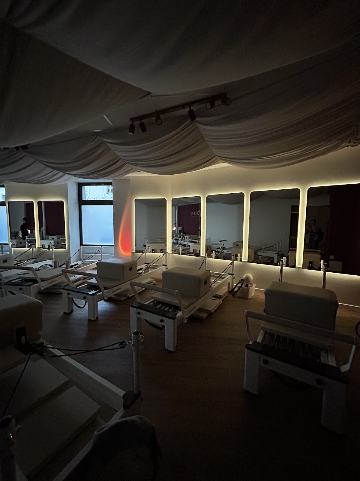 Performer - Lagree Hot Pilates Hot Yoga and Reformer Studio - Photo 3