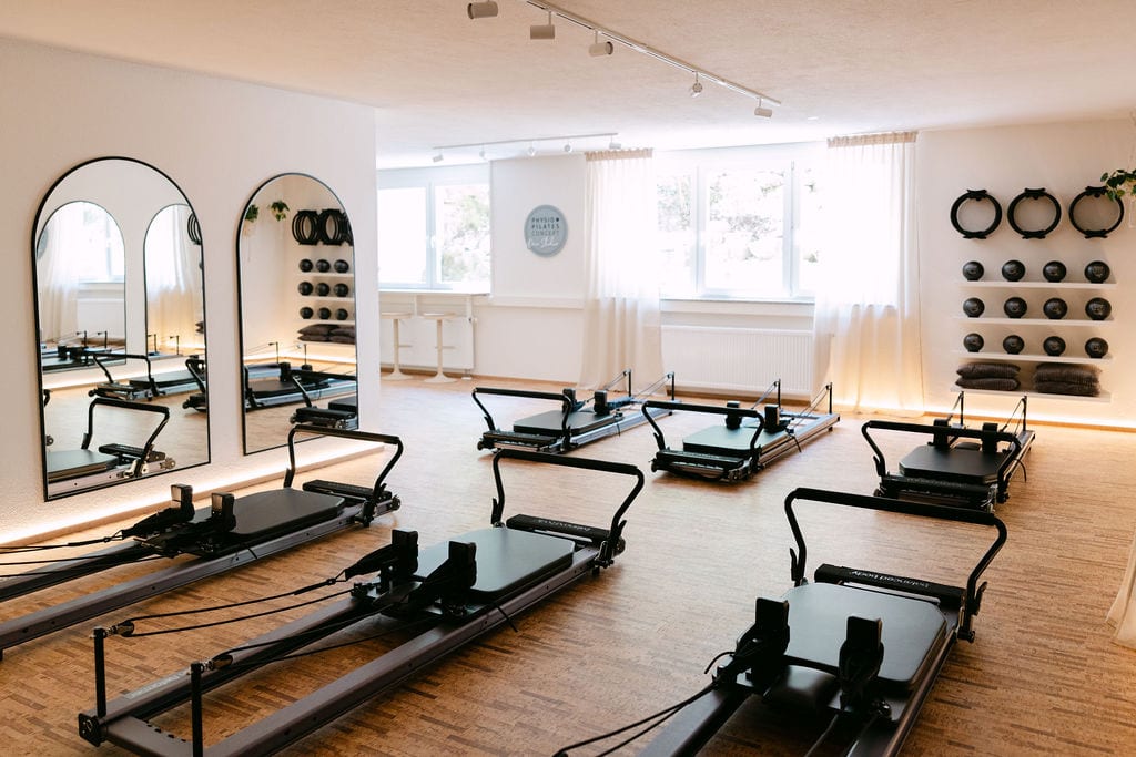 PHYSIO PILATES CONCEPT • Dein Studio • Pilates Matte & Reformer • Yoga - Photo 3