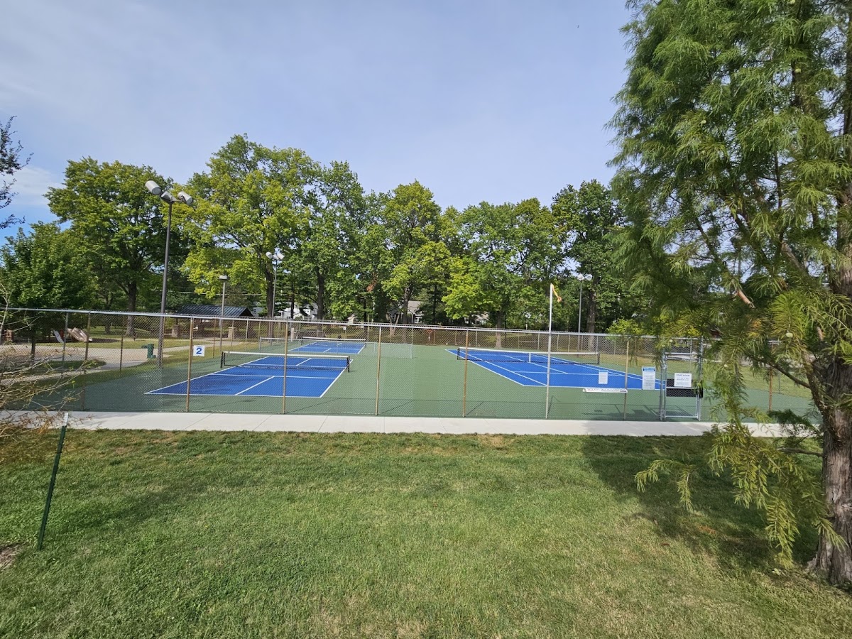 Pickleball courts - Photo 2