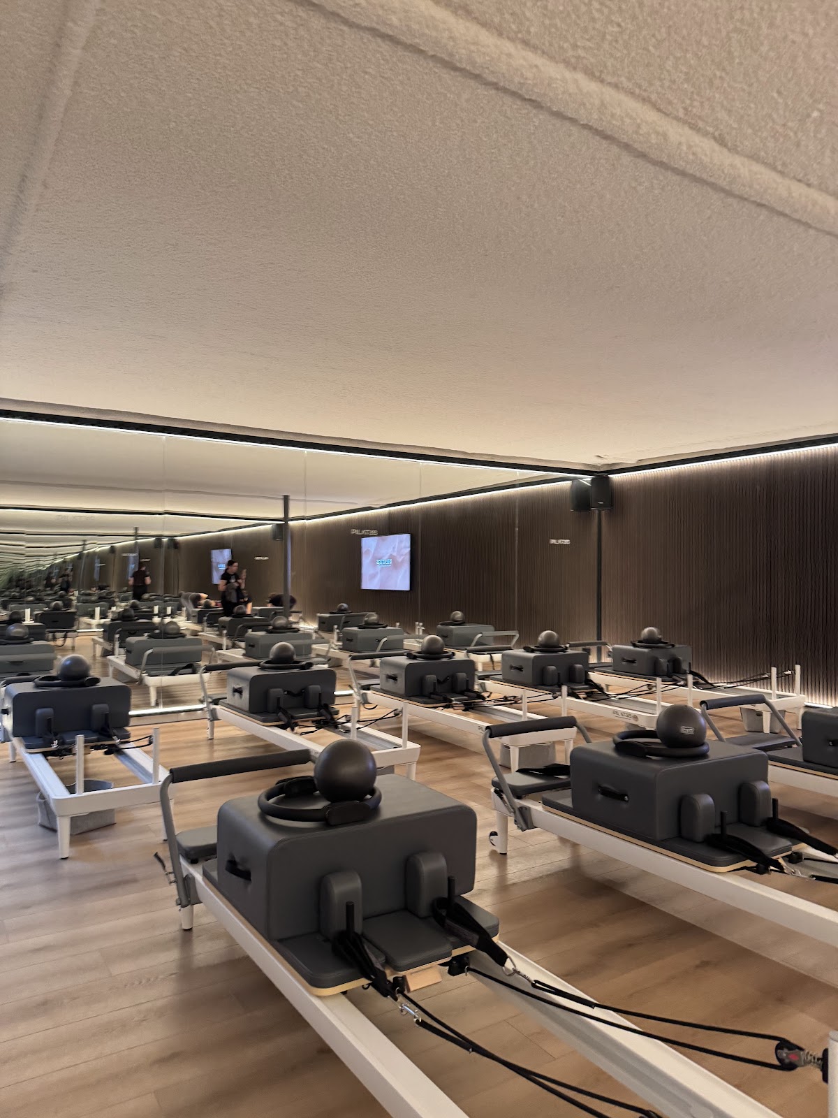 PILAT3S De Pijp - Reformer Pilates Studio - Photo 1