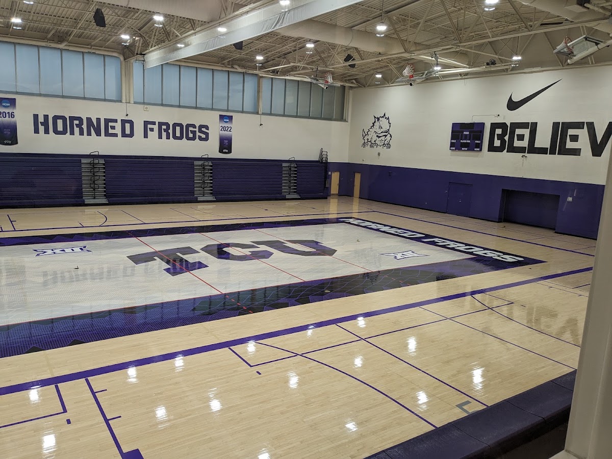 Recreation Center - Photo 1