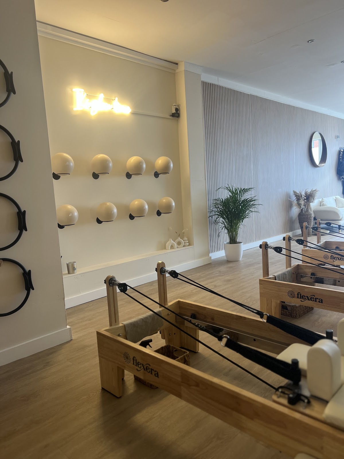 Reform & Glow Ltd - Photo 3