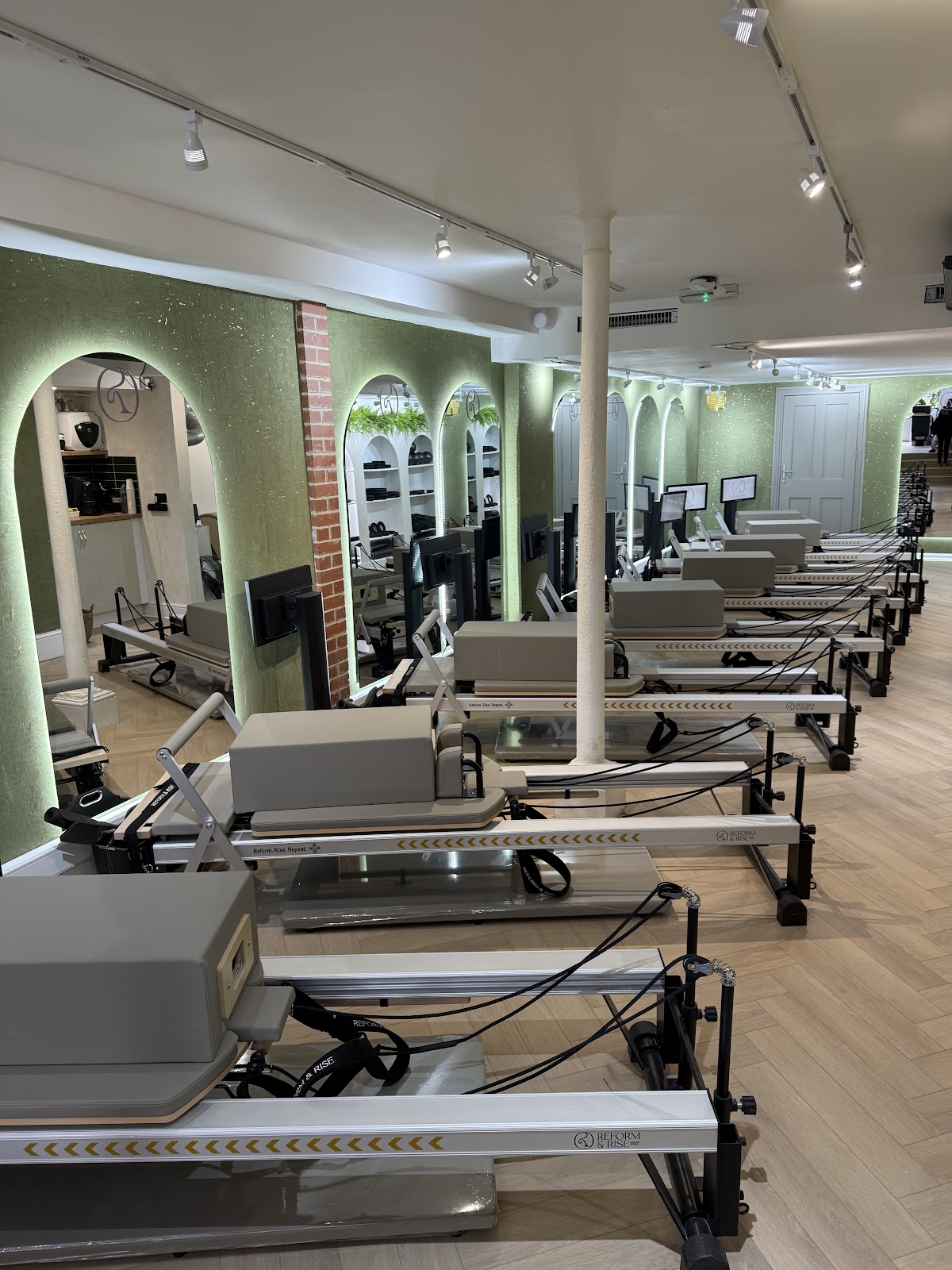 Reform & Rise Pilates London - Photo 2