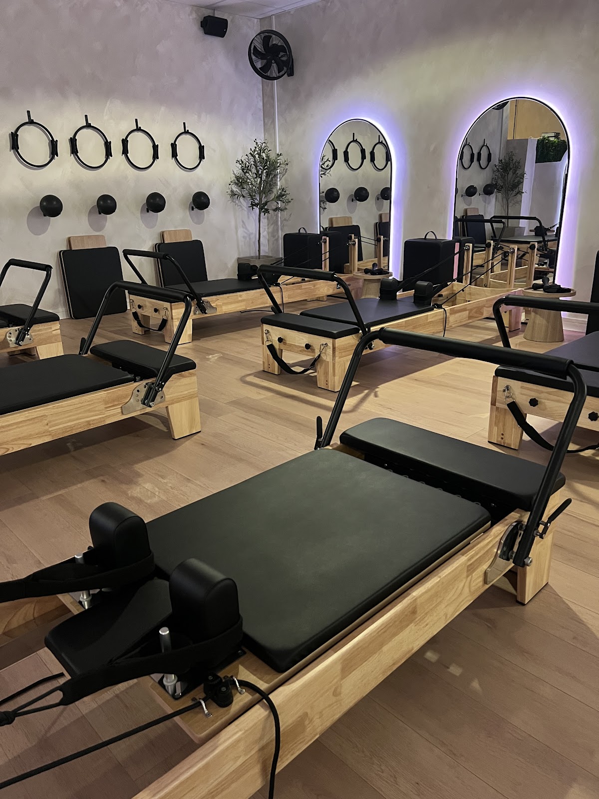reformer.s - Photo 2