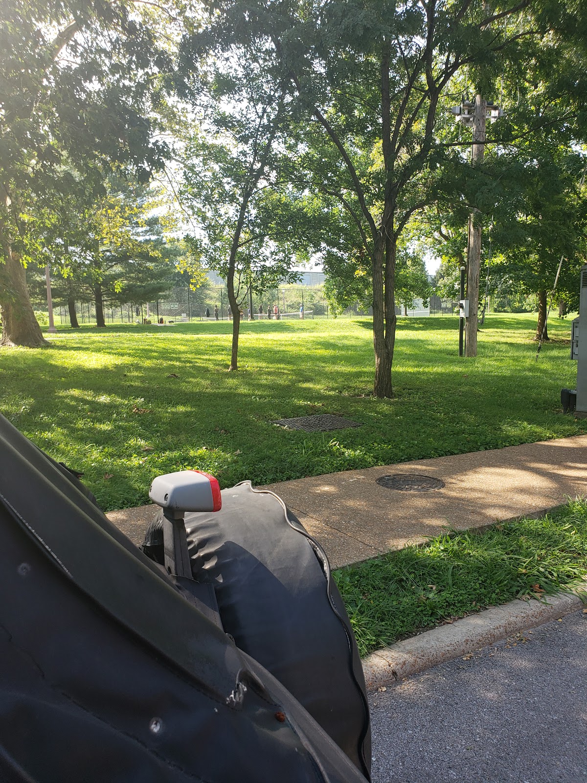 Reservoir Park Tennis Courts - Photo 3