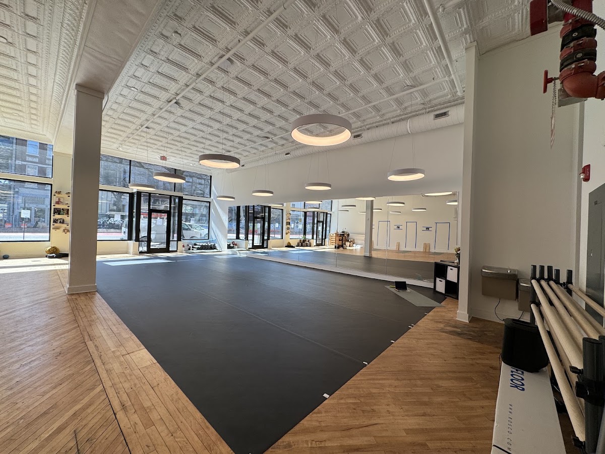Richmond Movement Center - Photo 2
