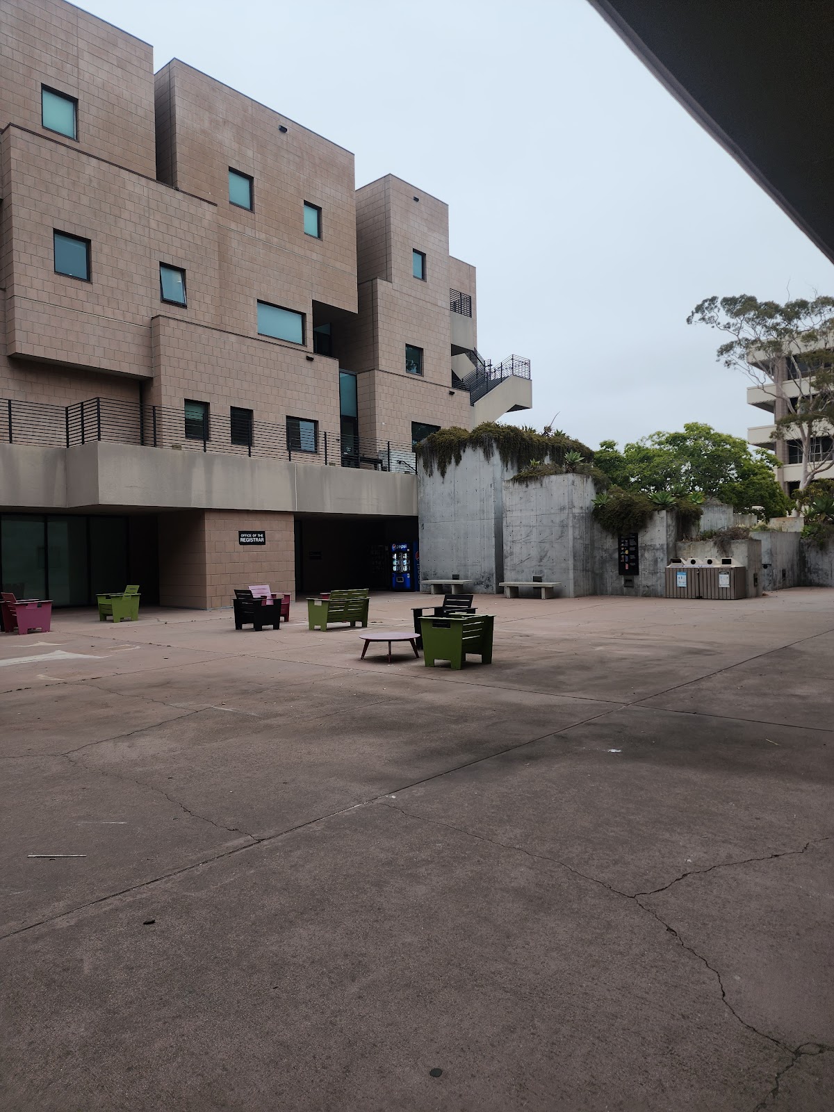 Robertson Gymnasium - Photo 2