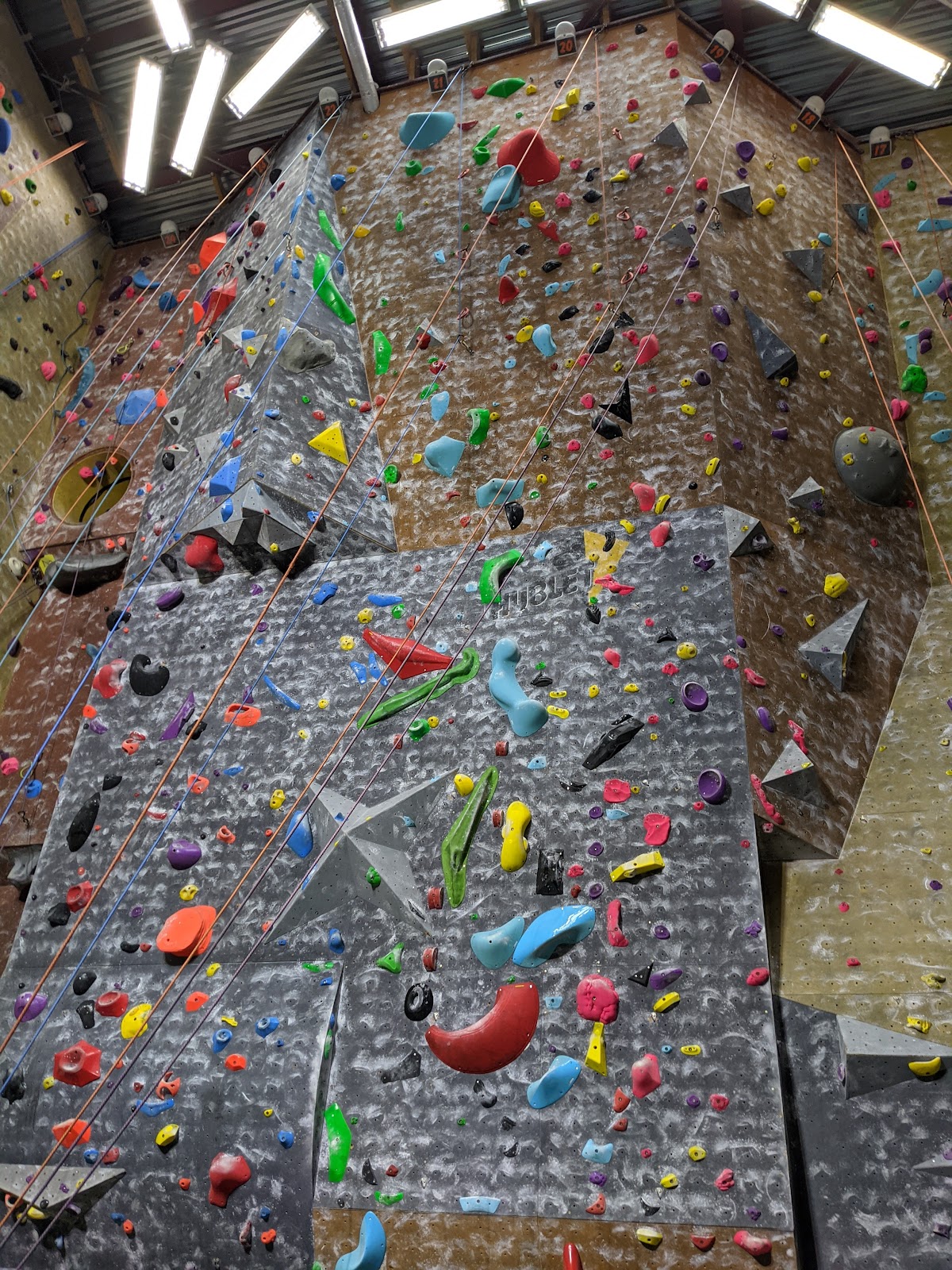 Salle d'Escalade Stone Age - Photo 2