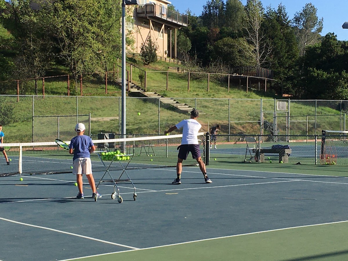 San Rafael Tennis Center - Photo 2