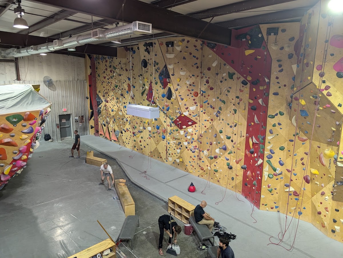 SANTA FE CLIMBING CENTER - Photo 2