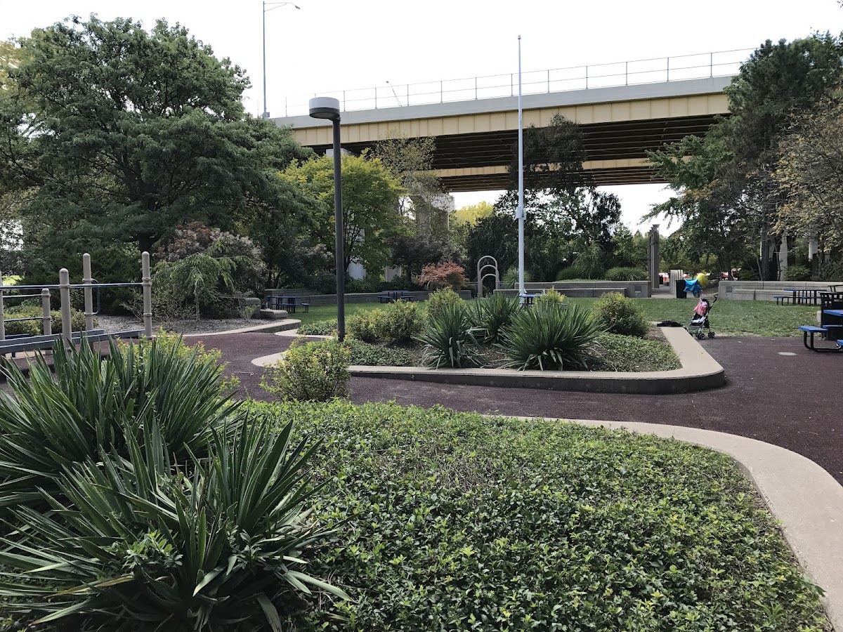 Sawyer Point Pickleball & Tennis Courts - Photo 3