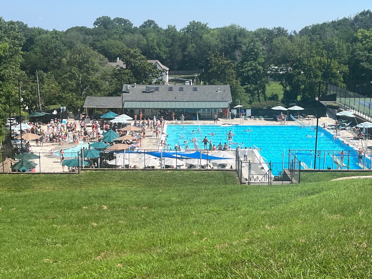 Seven Hills Swim & Tennis Club - Photo 1