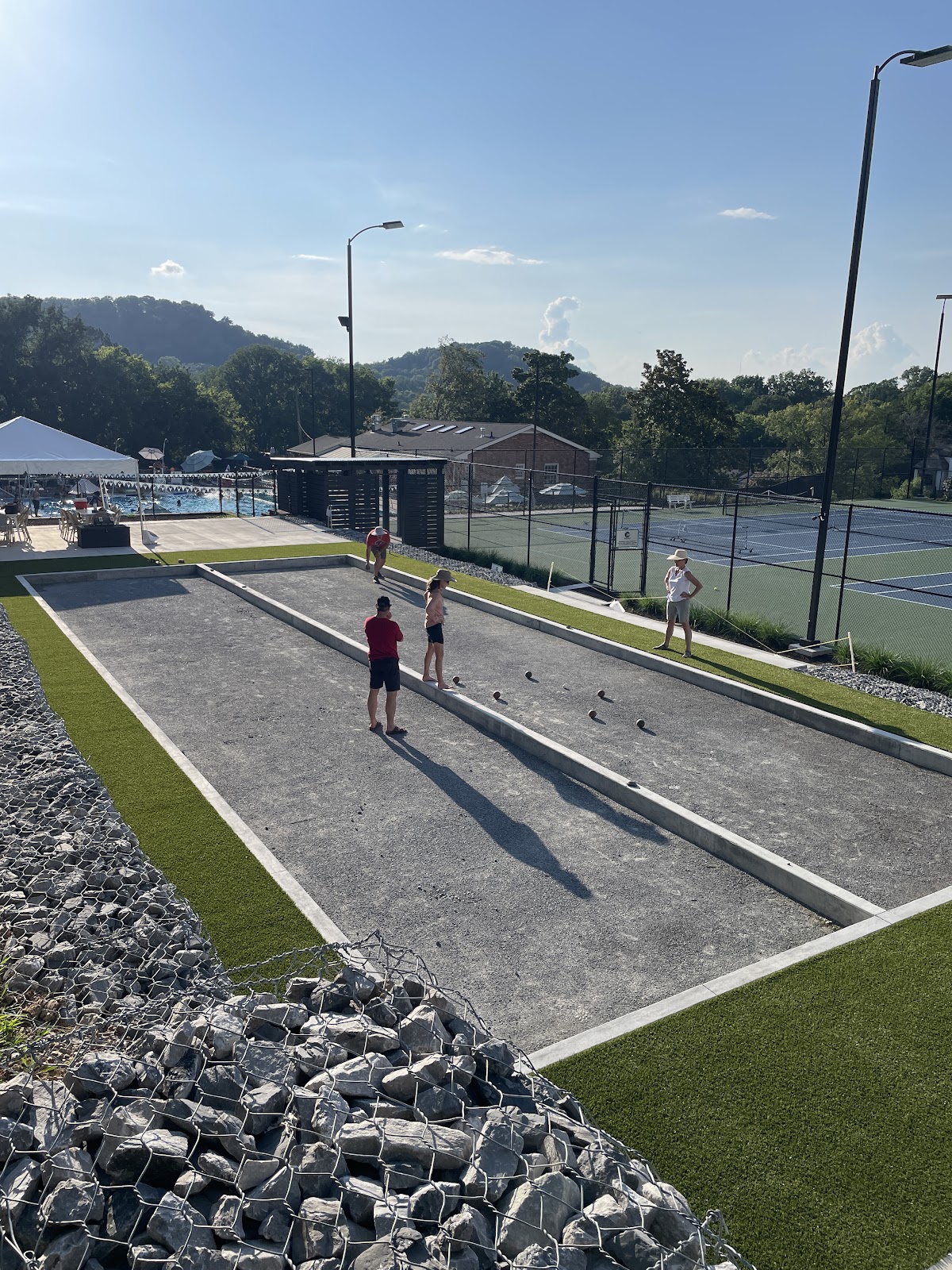 Seven Hills Swim & Tennis Club - Photo 3