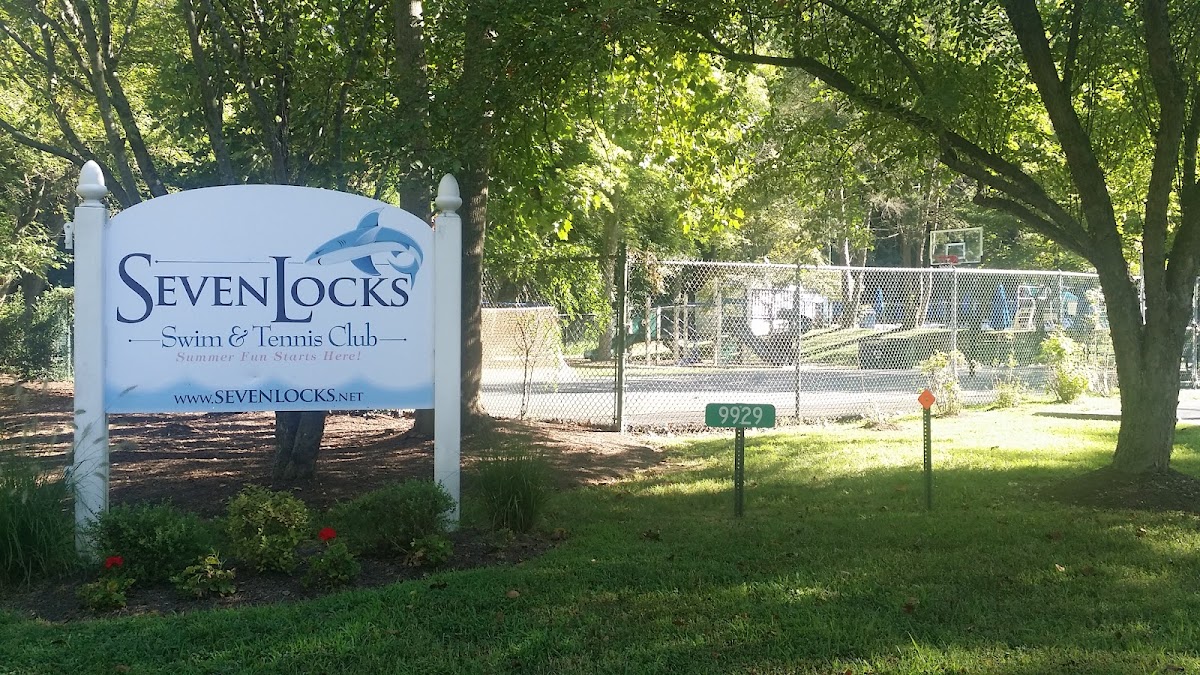 Seven Locks Swim & Tennis Club - Photo 3