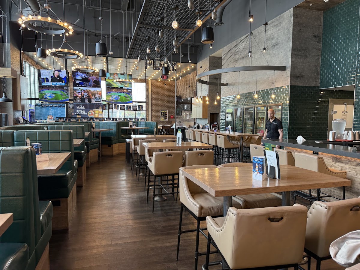 Shark Club Sports Bar & Grill - Photo 3