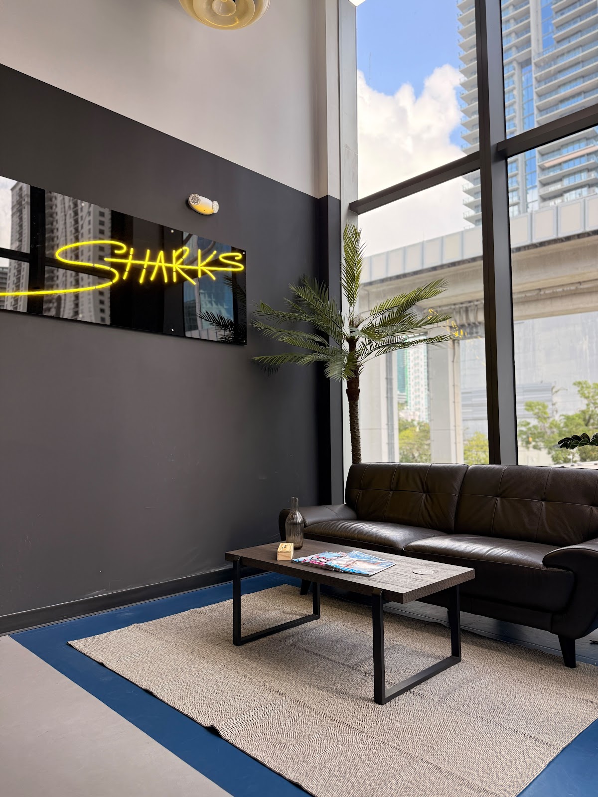 Sharks Pool Club - Photo 2