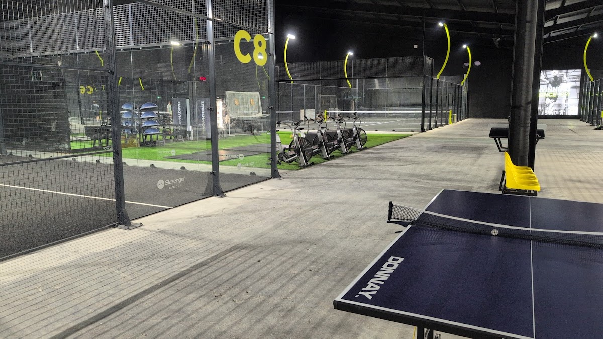 Slazenger Padel Club Leeds - Photo 3