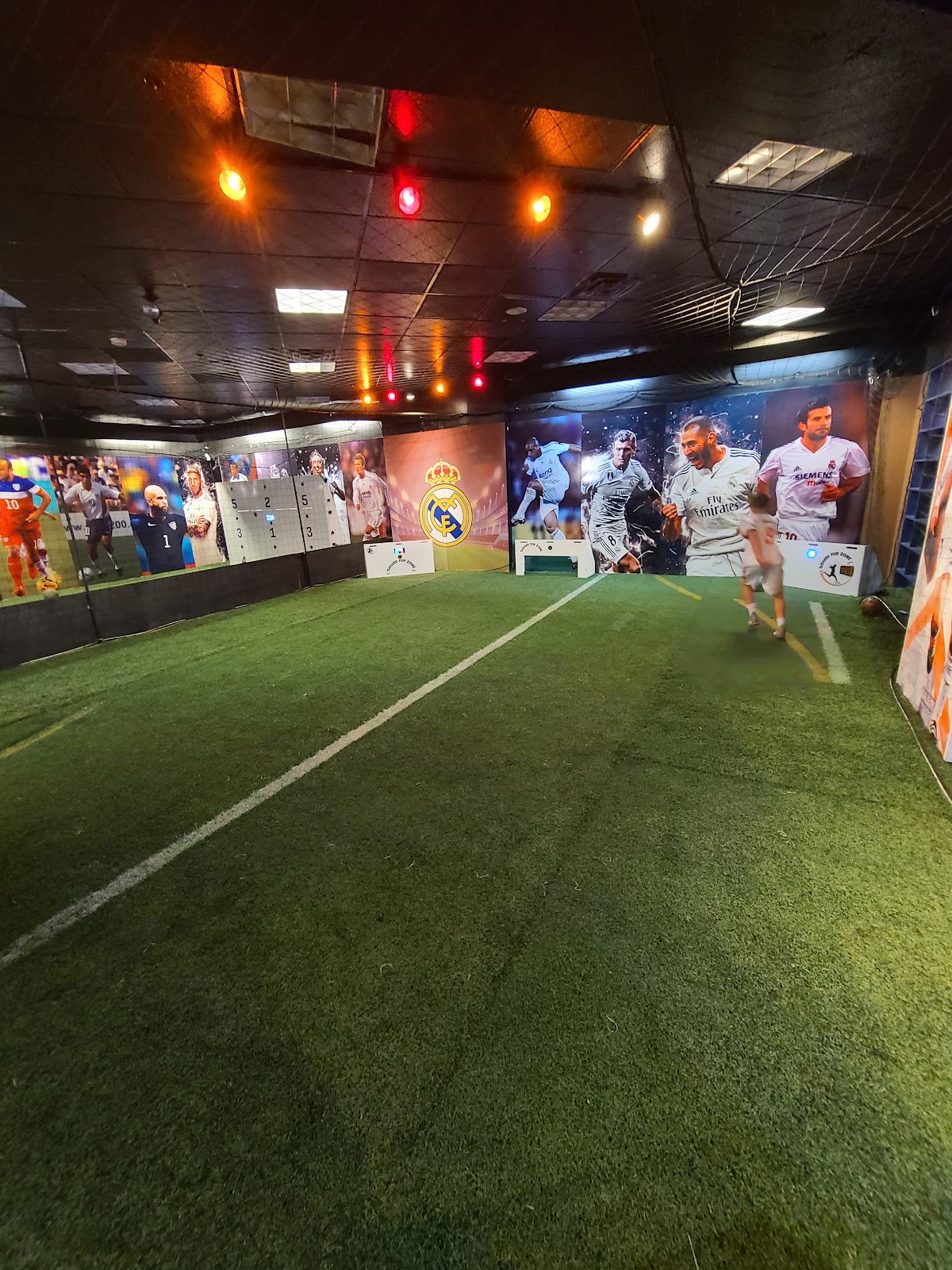Soccer X Zone & Extra Time Sports Bar - Photo 2
