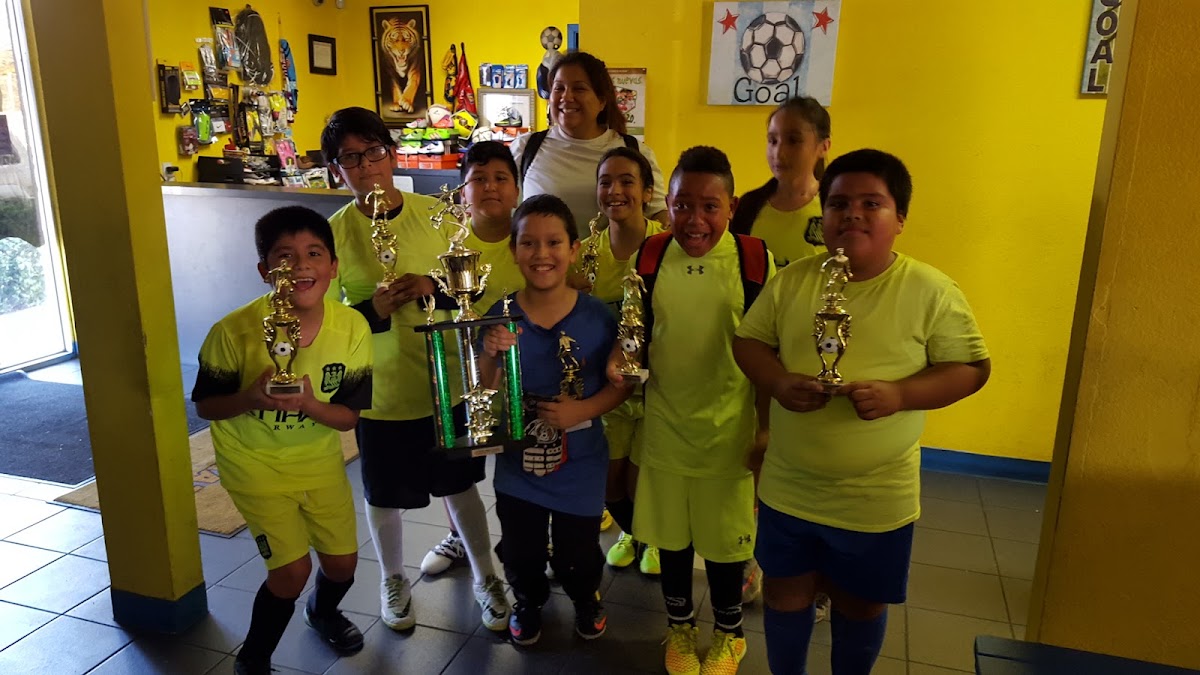 Solo Indoor Soccer - Photo 3