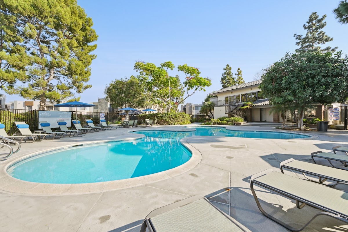 South Coast Racquet Club Apartments - Photo 2