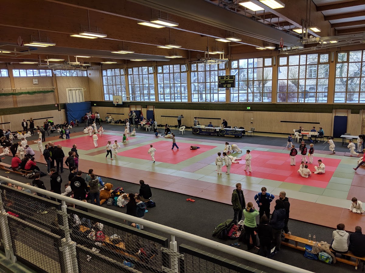 Sport- u. Mehrzweckhalle und Merzweghalle - Photo 1