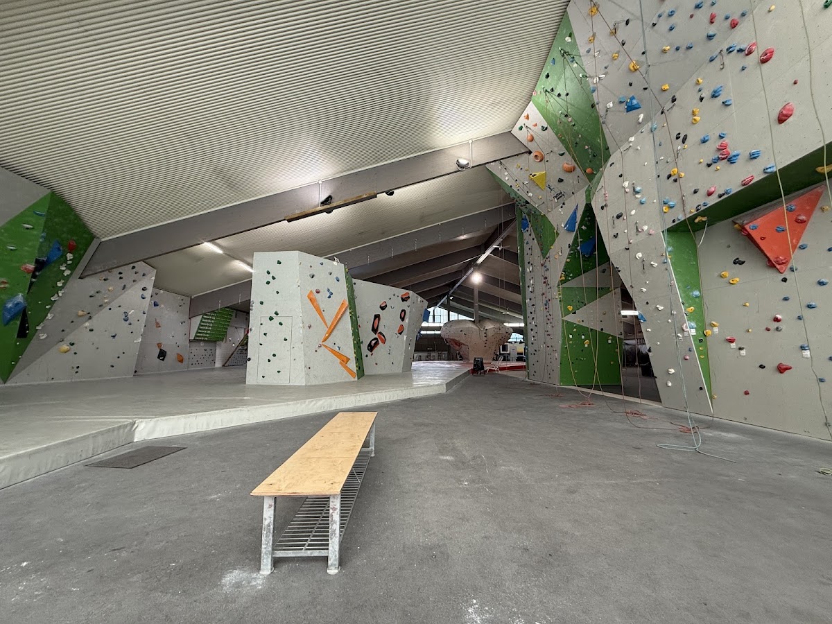 Sportpoint Meckenheim Klettern. Bouldern. Parkour. Fitness. Yoga. Badminton. Soccer. - Photo 2
