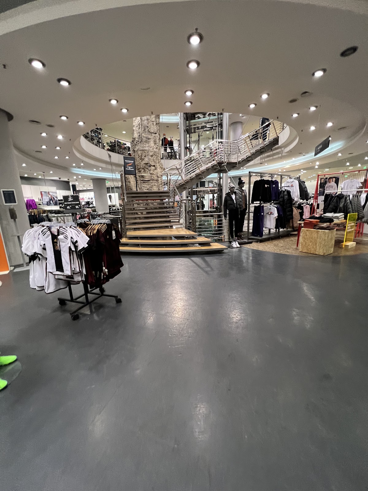 SportScheck Leipzig - Photo 2