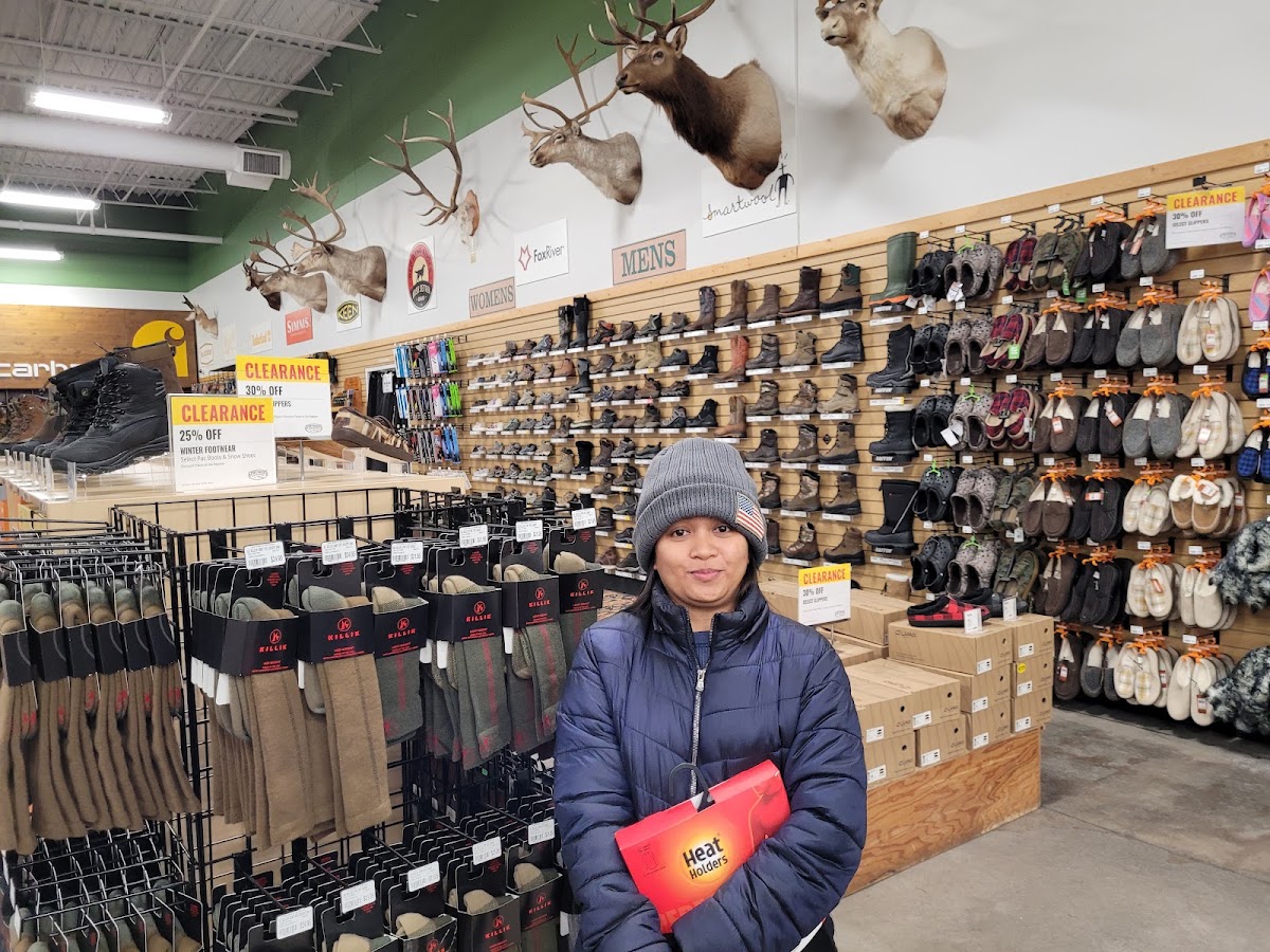 Sportsman's Warehouse - Photo 2