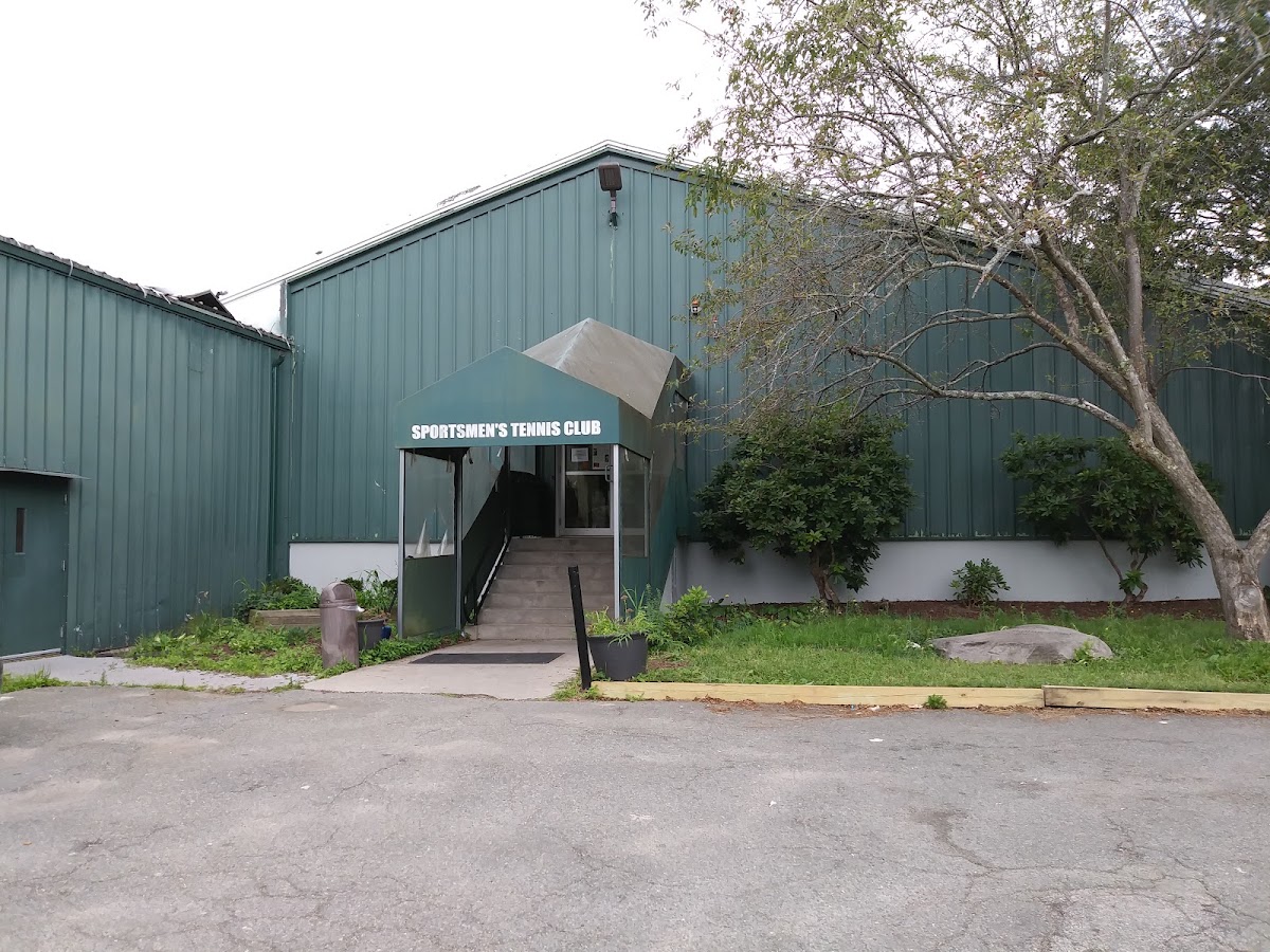 Sportsmen's Tennis and Enrichment Center - Photo 3