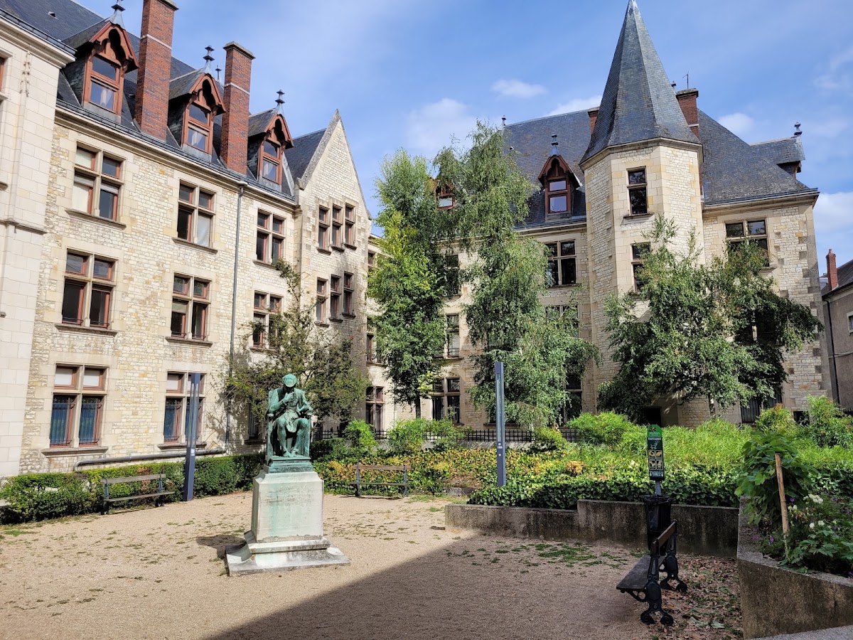 Square Bourges
