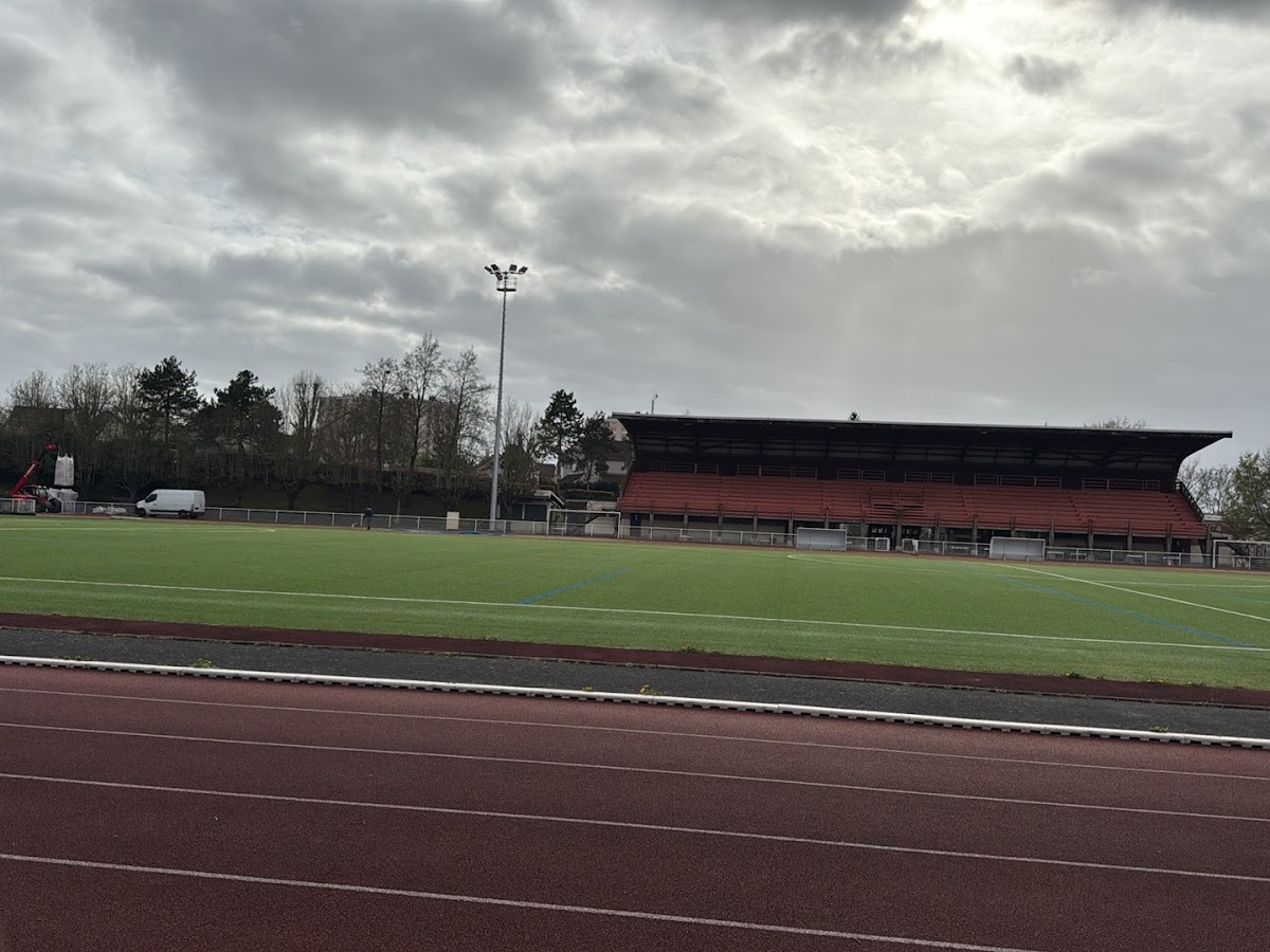 Stade de Football - Photo 1