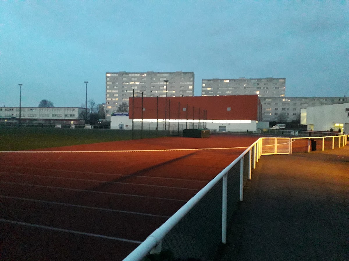 Stade des Esselières - Photo 1