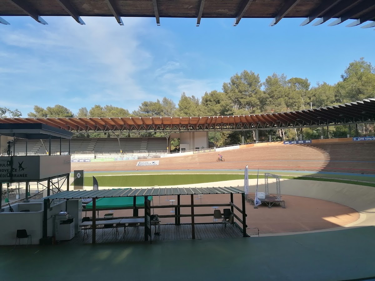 Stade Gaby Robert - Photo 3