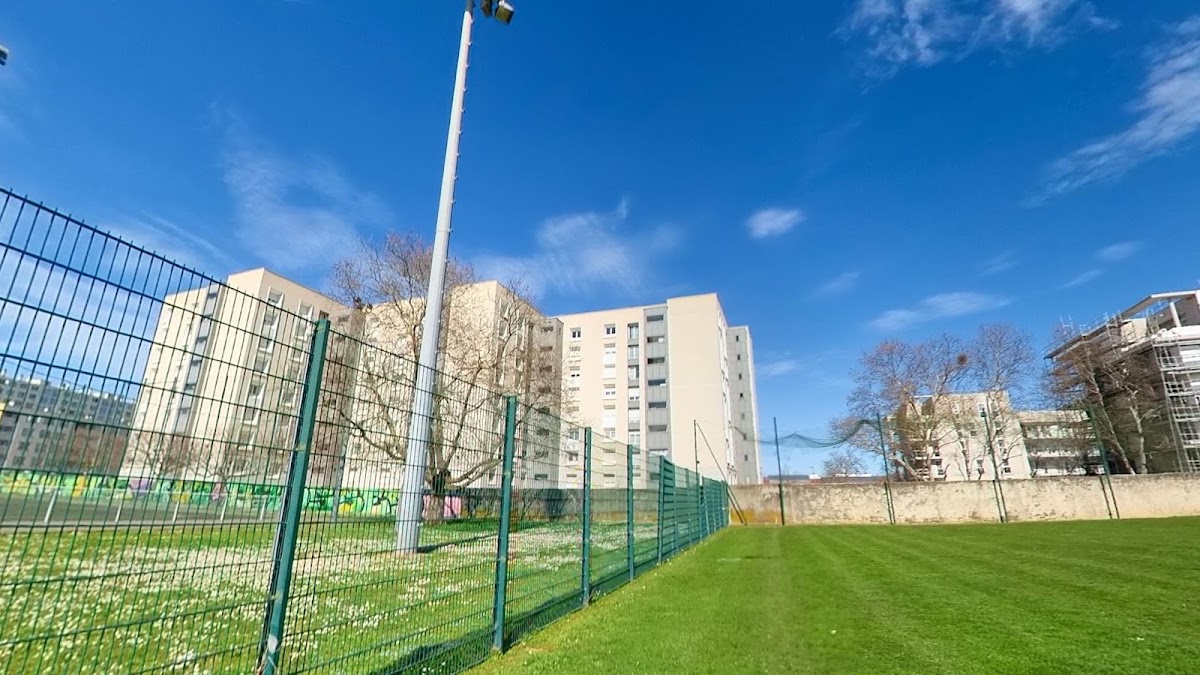 Stade Séverine - Photo 1
