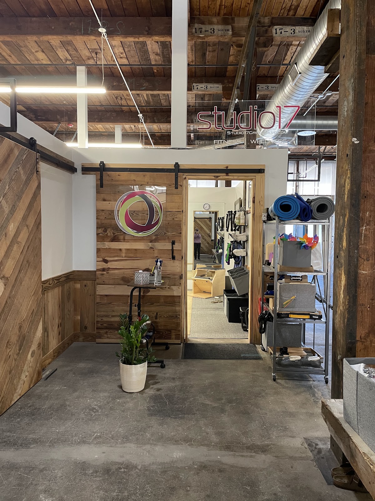 Studio 17 - Photo 3