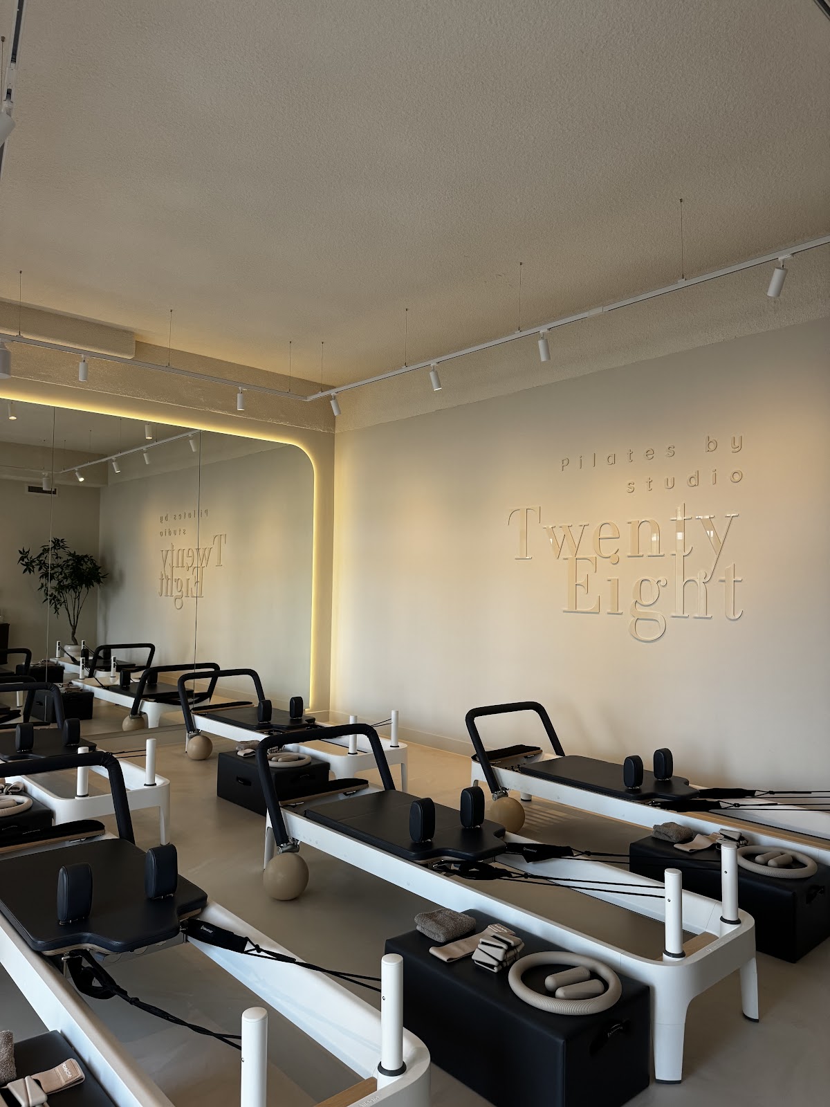 Studio Twenty Eight - Photo 3