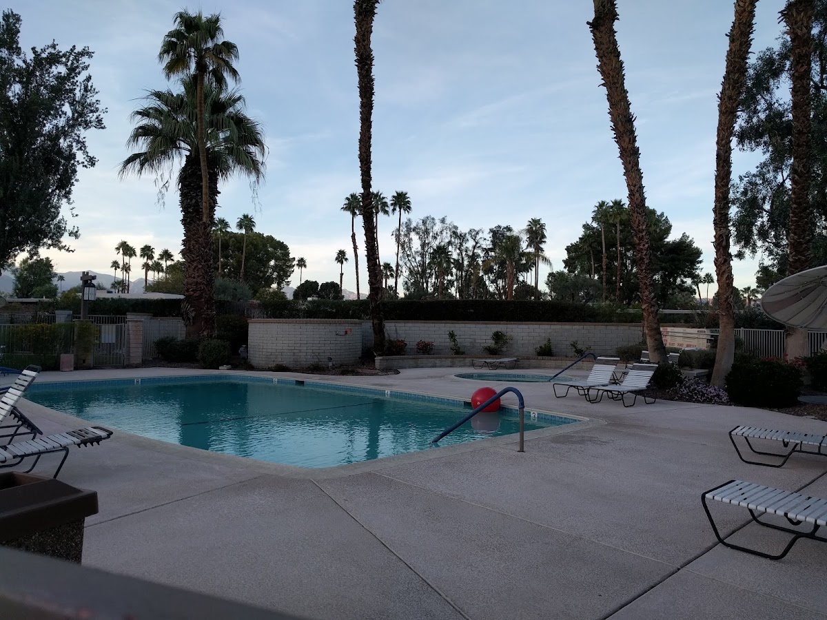 Sunrise Racquet Club - Photo 2