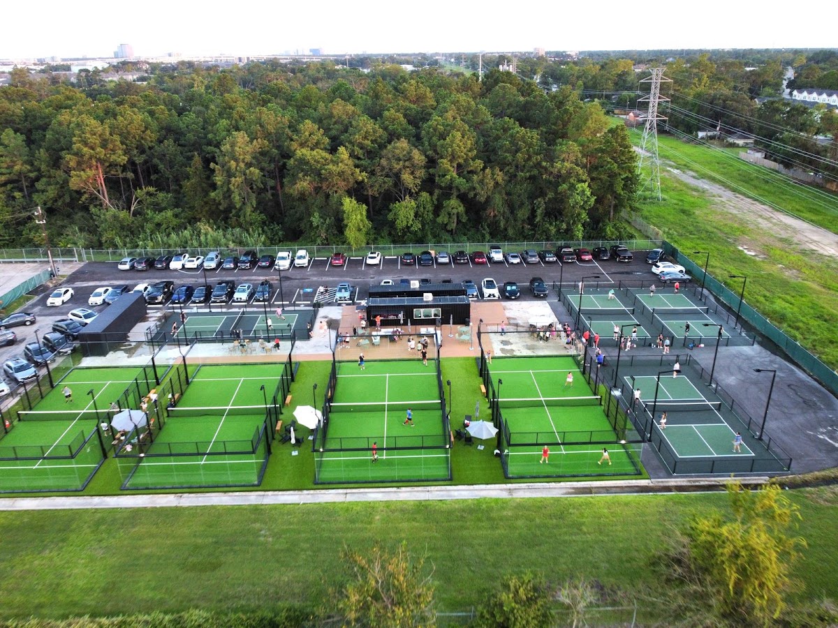 TEMPO Padel & Pickleball Club - Photo 2