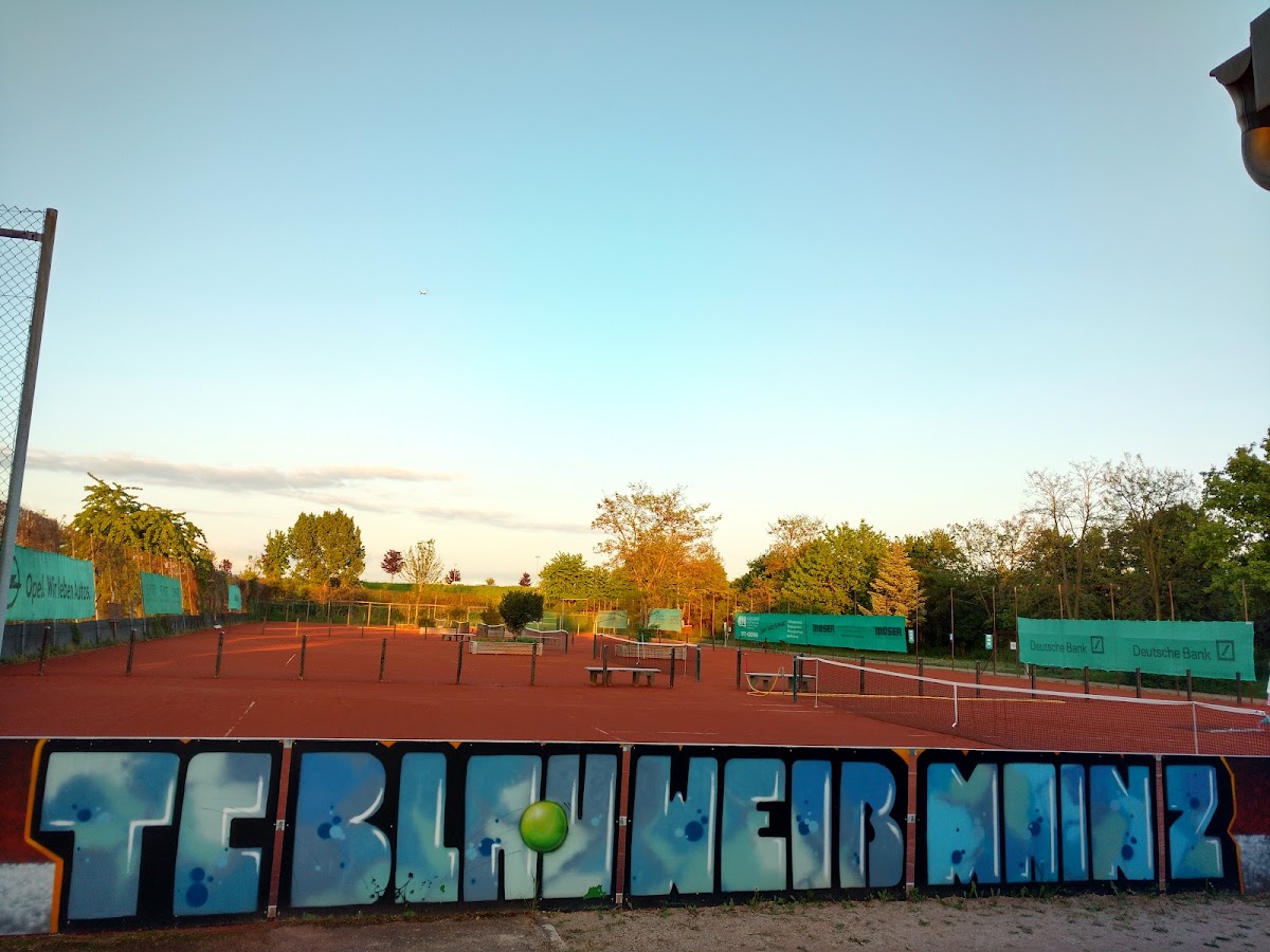 Tennis-Club Blau-Weiß e.V. - Photo 1