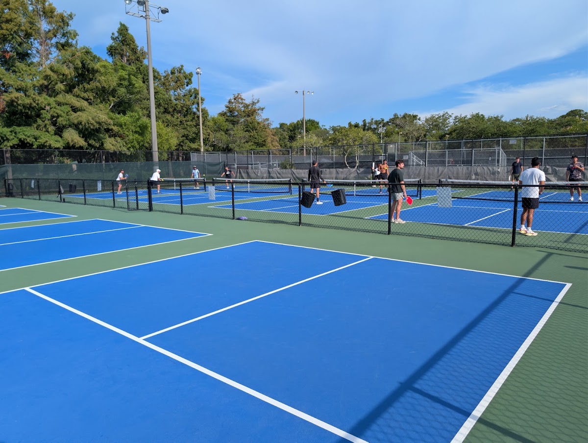 Tennis courts - Photo 1