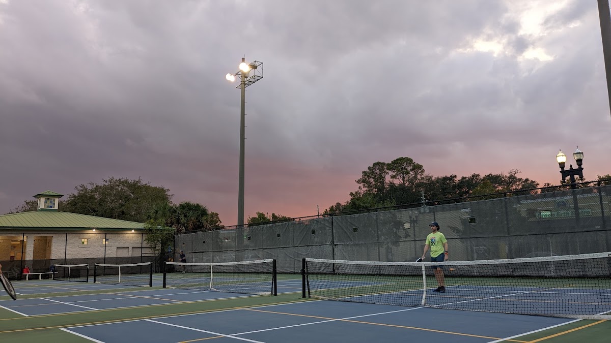 Tennis courts - Photo 2