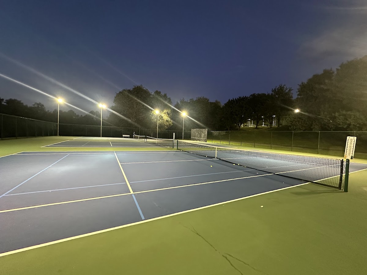 tennis courts - Photo 2