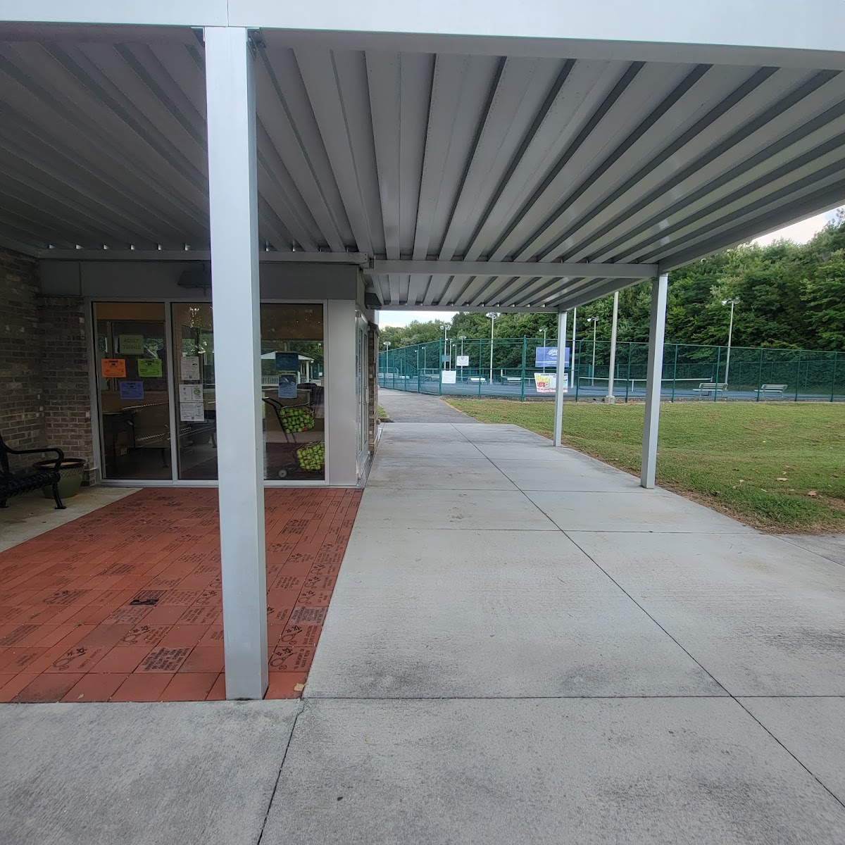 tennis courts - Photo 3