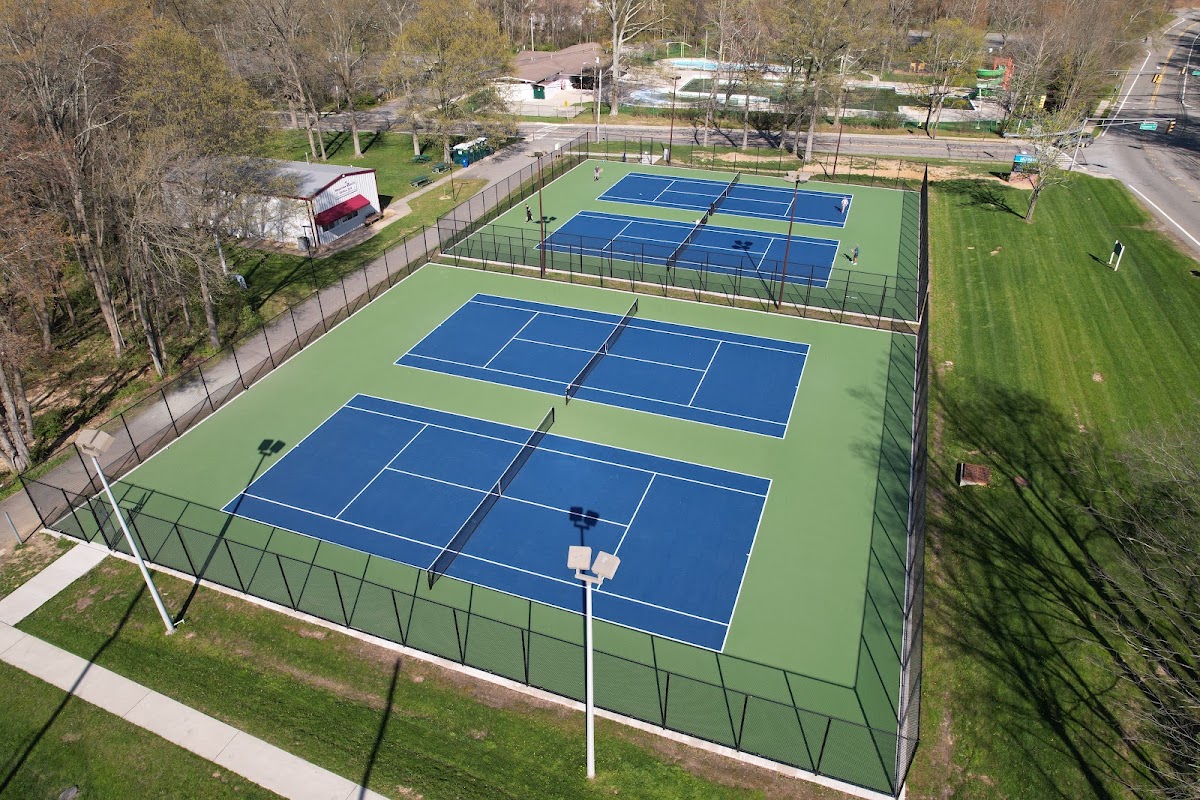 Tennis courts - Photo 2