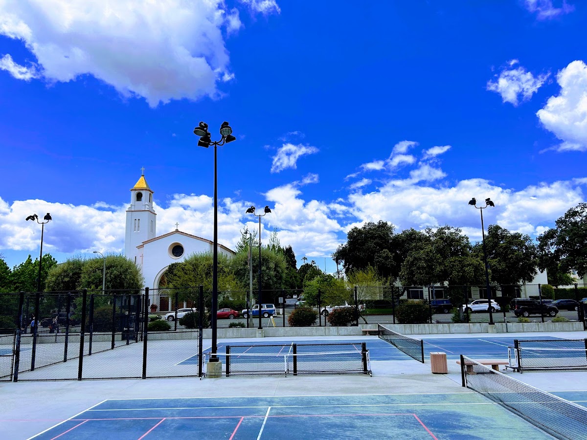 Tennis Courts - Photo 2