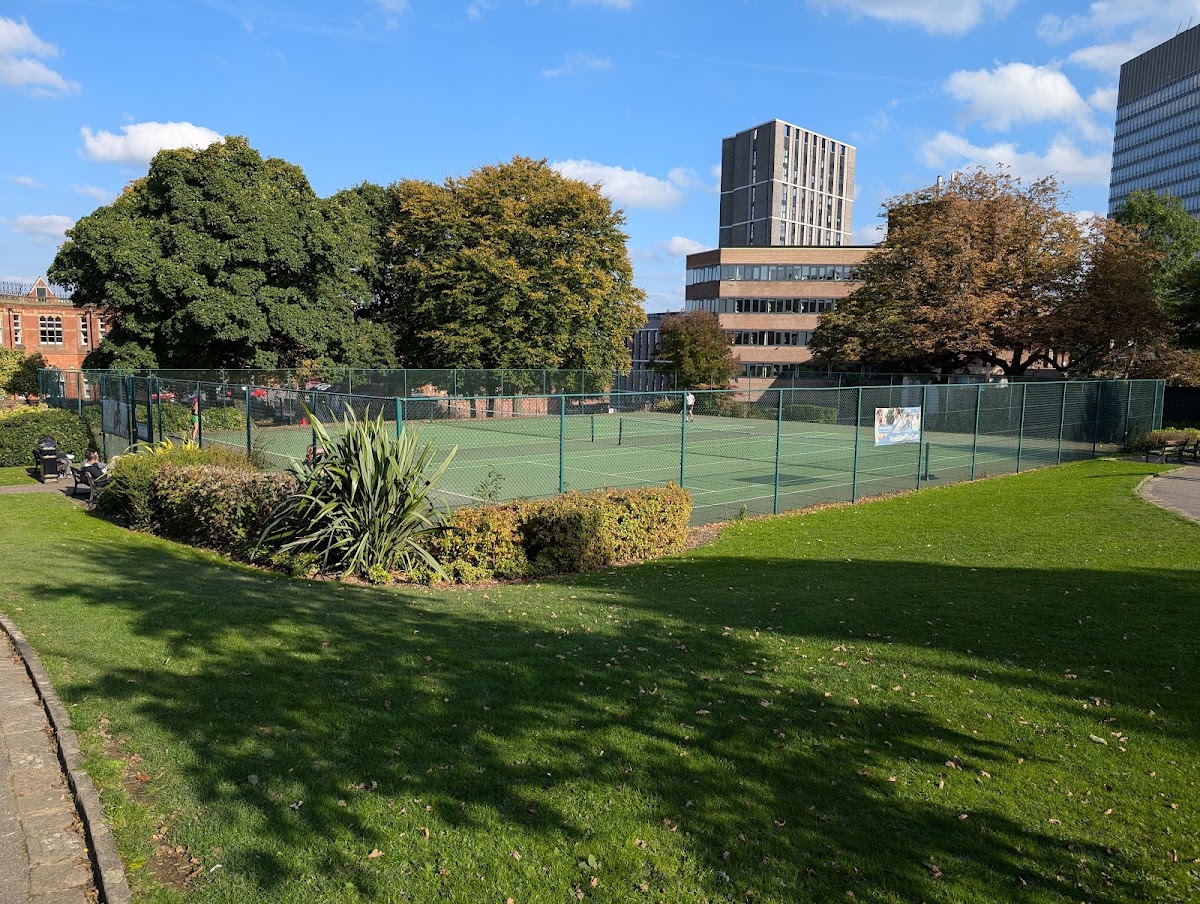 Tennis courts - Photo 3