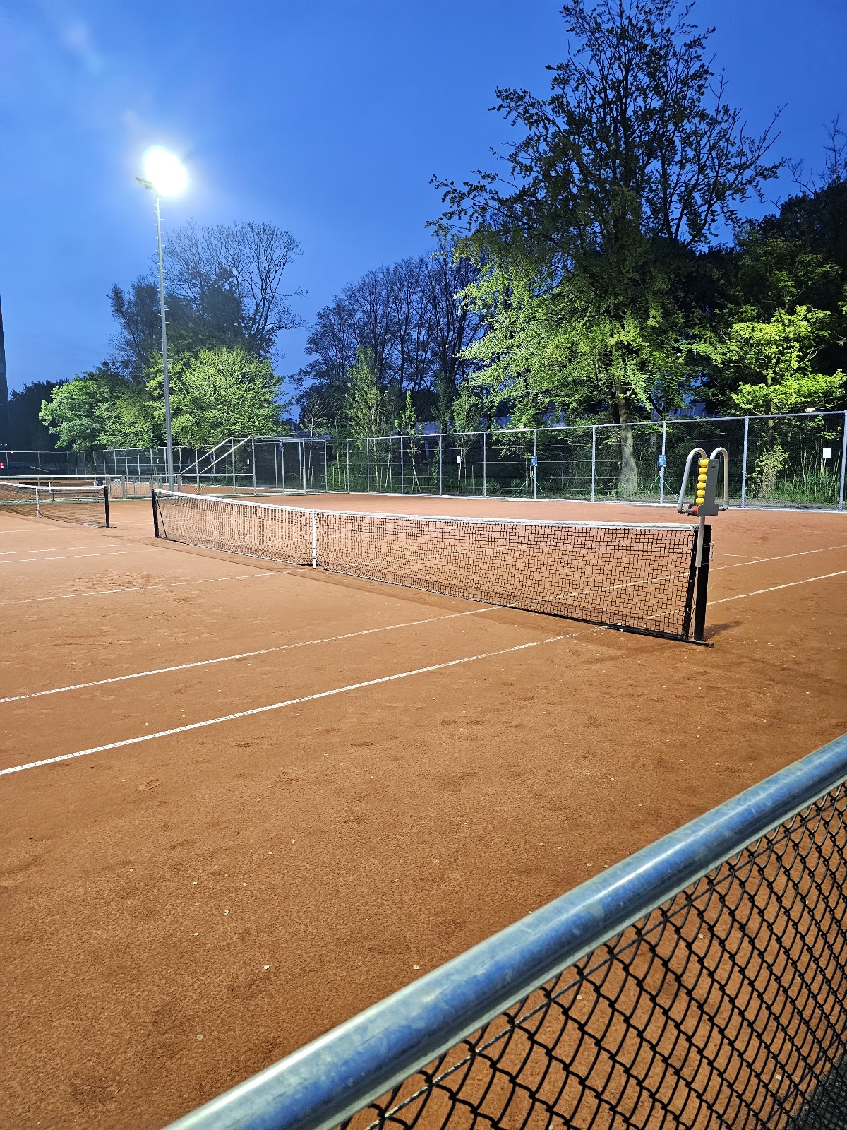 Tennis in West - Photo 2