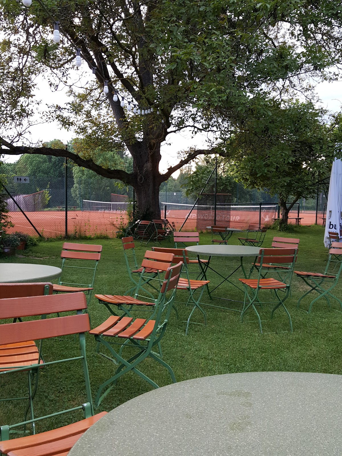 Tennis-Mietplätze Stuttgart Auchtwiesen und Gaststätte Wiesenstüble - Photo 2