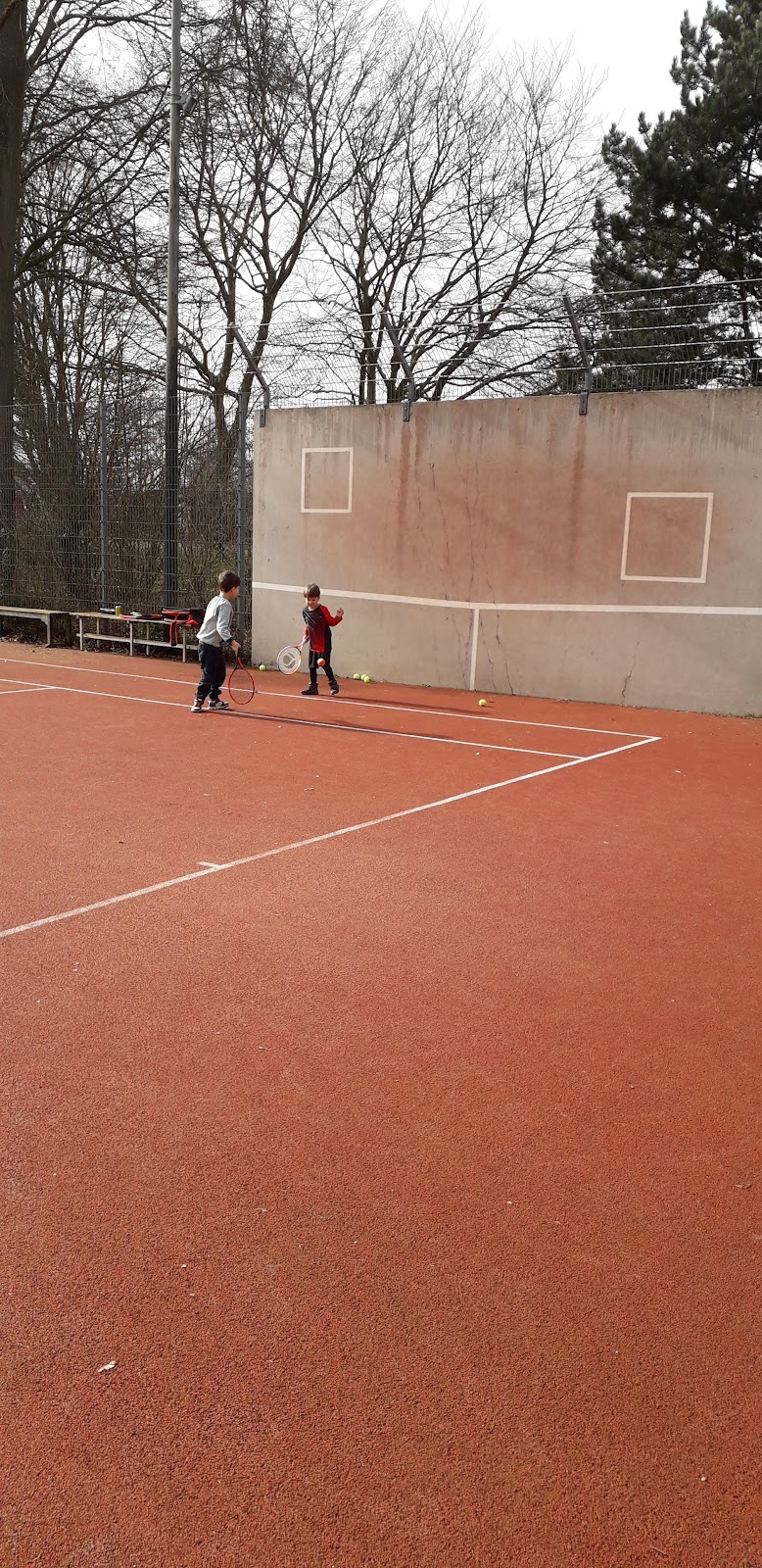 Tennisverein Rot-Weiss e.V. - Photo 1