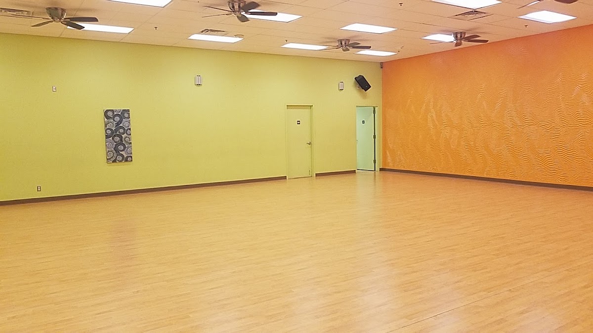 The Alaska Club East Gym & Pool - Photo 3
